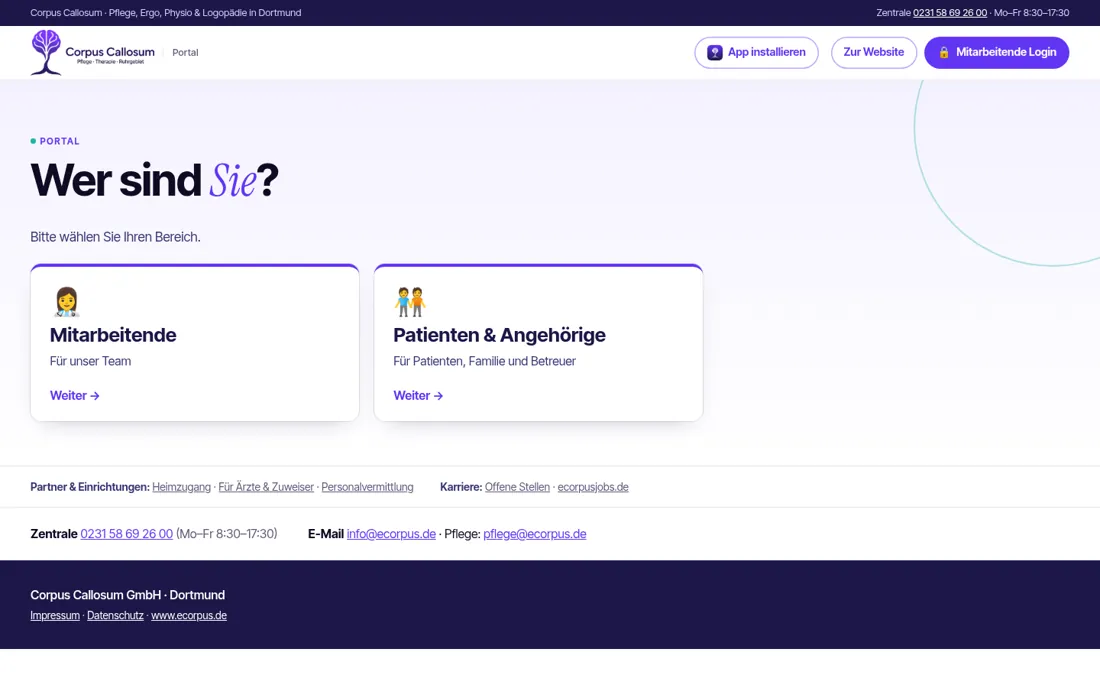 Startseite des Portals portal.ecorpus.de mit der Auswahl Mitarbeitende oder Patienten und Angehörige und dem Knopf App installieren